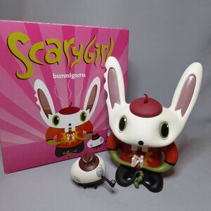 RARE NEW 2003 9” SCARY GIRL BUNNY BUNNIGURU EGG DESIGNER URBAN ART VINYL FIGURE